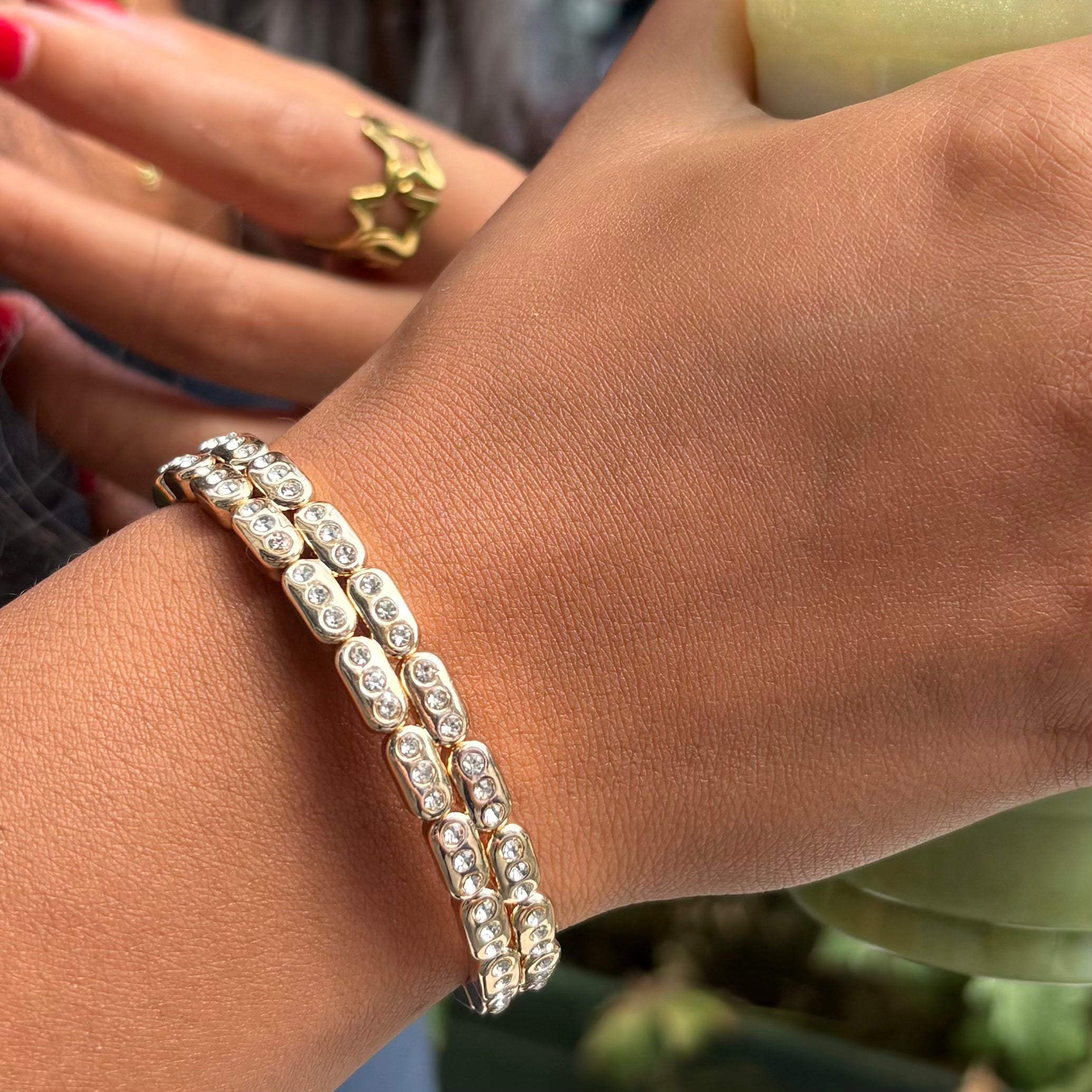 Bracelet Electra waterproof et hypoallergénique, ajustable au porté.