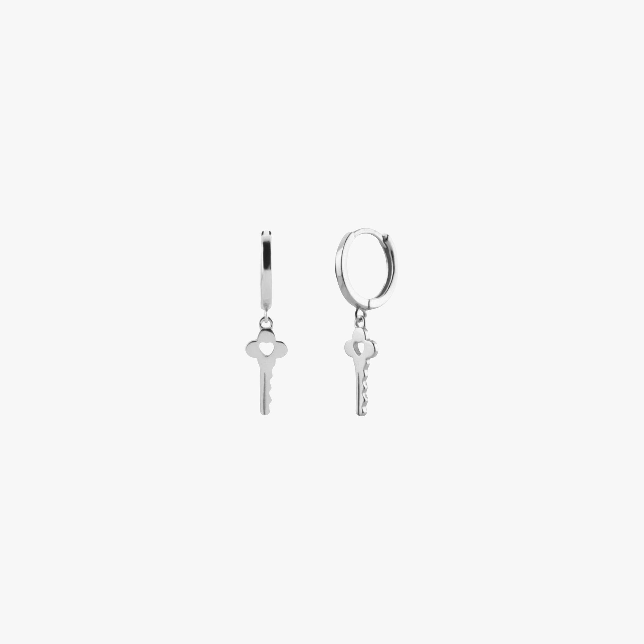 Paire de boucles d'oreilles UNLOCK Silver Luxlab Collection en argent 925 rhodié avec charm clé.