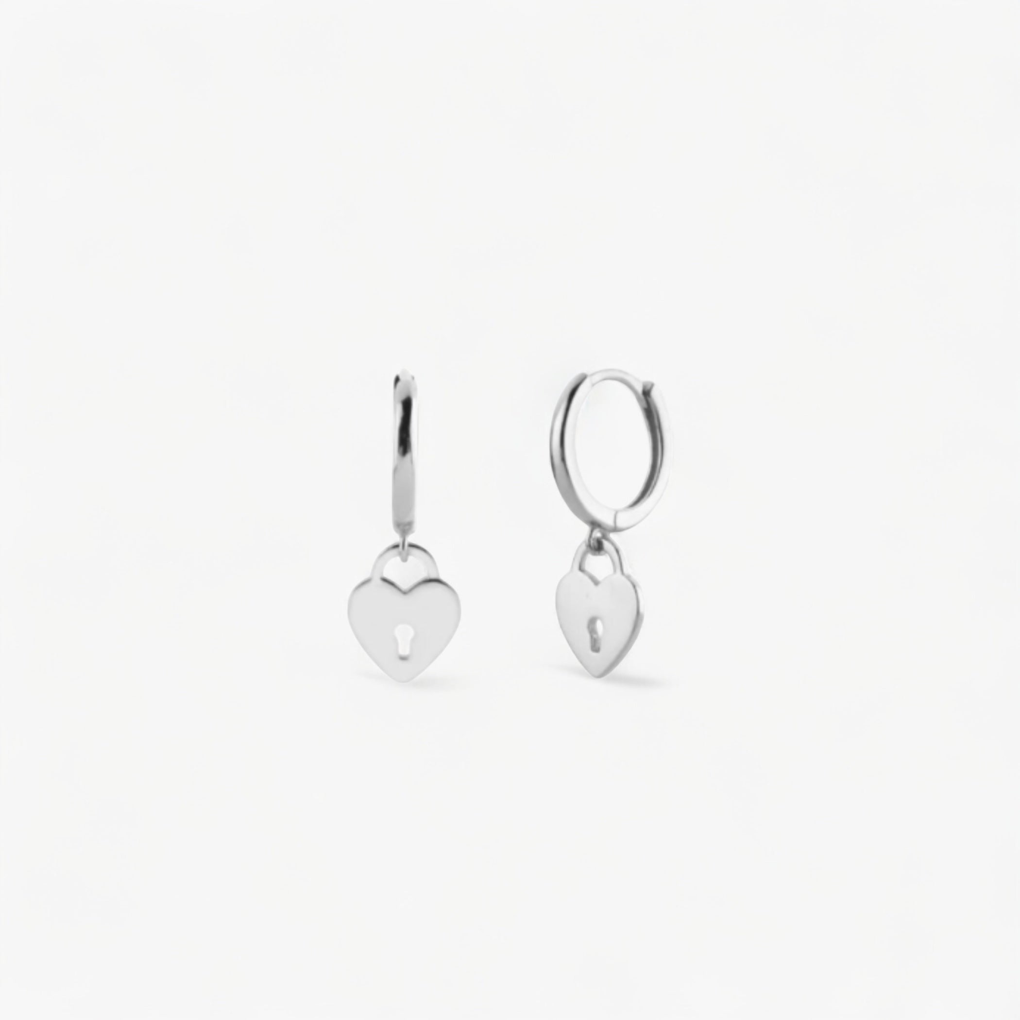 Paire de boucles d'oreilles créoles LOCK Silver Luxlab Collection en argent 925 rhodié avec charm cœur-cadenas.