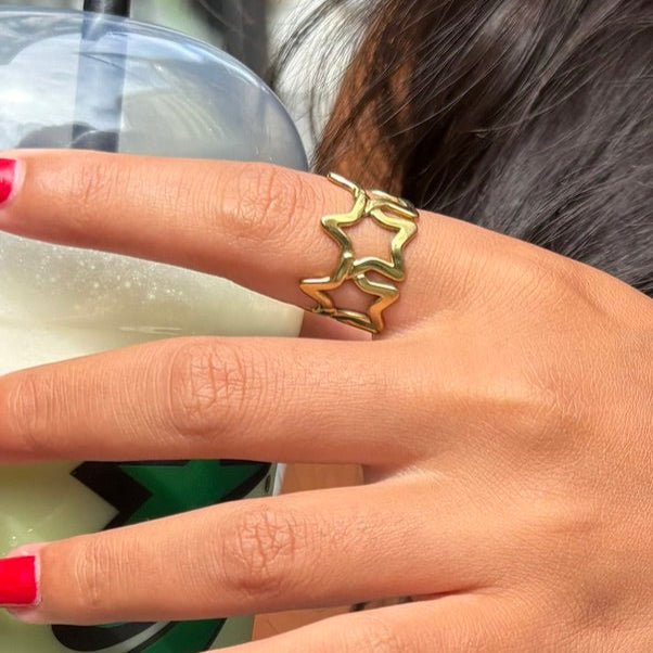 detail bague leonie etoiles dorees acier inoxydable pvd or 18k luxlab collection