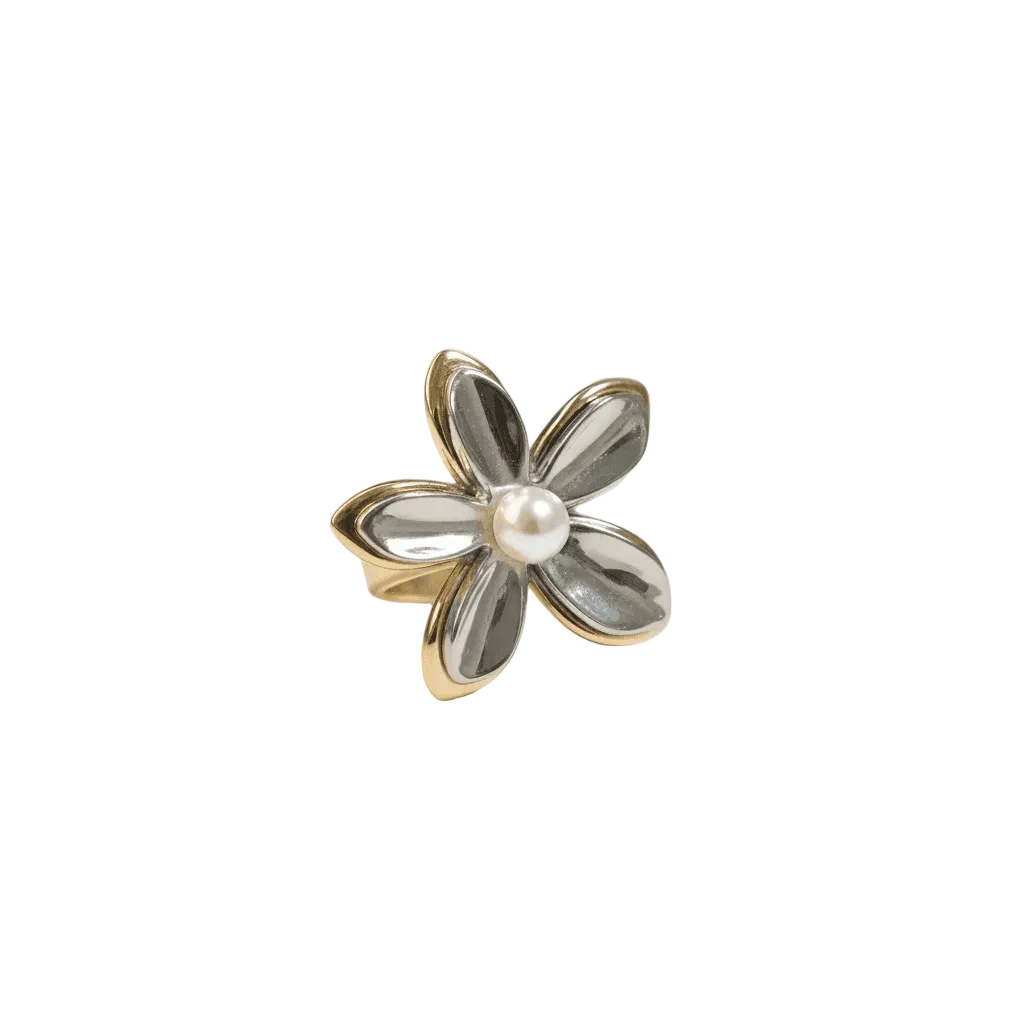 Bague Bloom — florale sculptural bicolore gold & silver en acier PVD or 18k. Perle centrale, ajustable, waterproof, hypoallergénique. Statement couture tendance.
