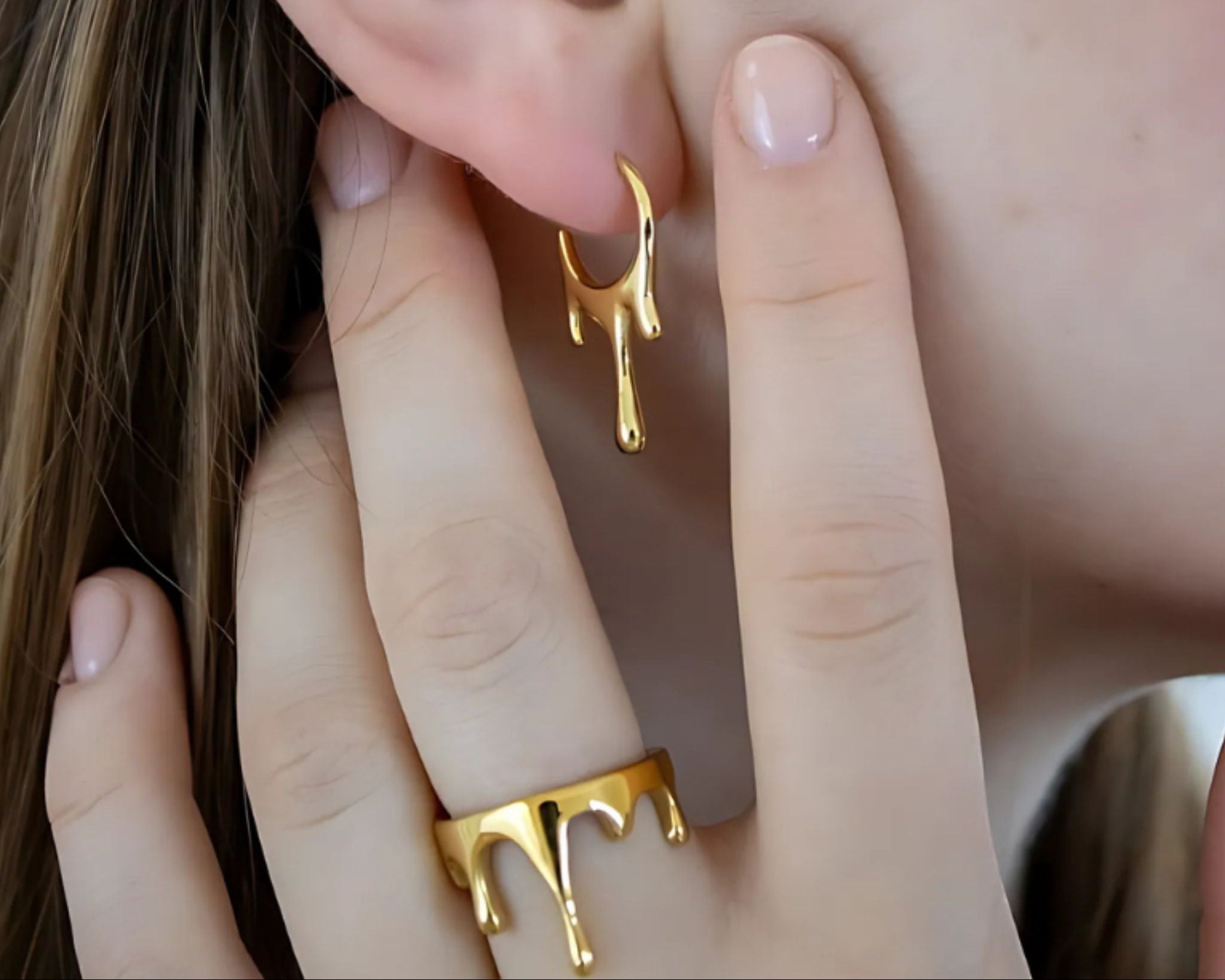 bague drip portee sur main femme acier inoxydable pvd or 18k luxlab collection