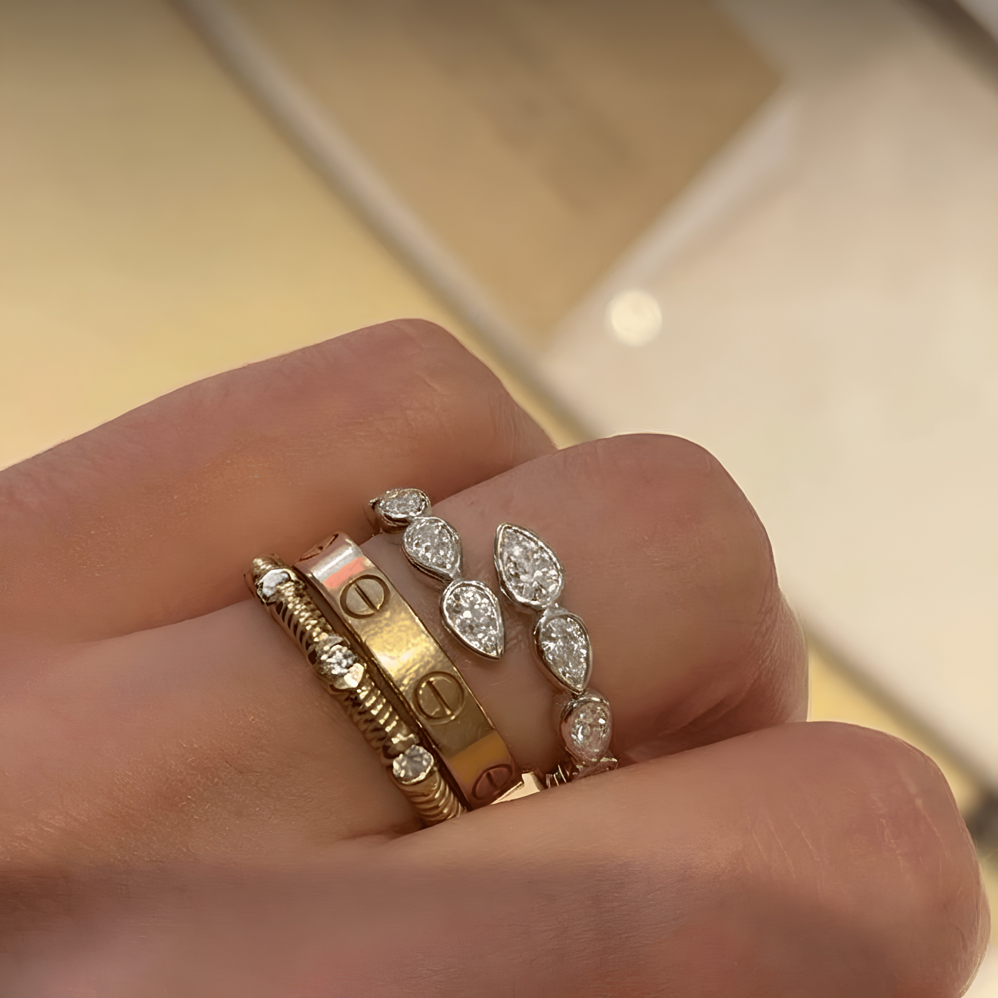 Bague Maud Silver spirale fine zircons cubiques en argent 925 rhodié. Ajustable, waterproof, hypoallergénique. L'illusion du stacking parfait en une pièce.