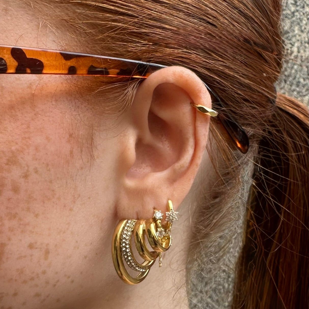 boucles golden flow portees sur femme acier inoxydable pvd or 18k zircons luxlab collection