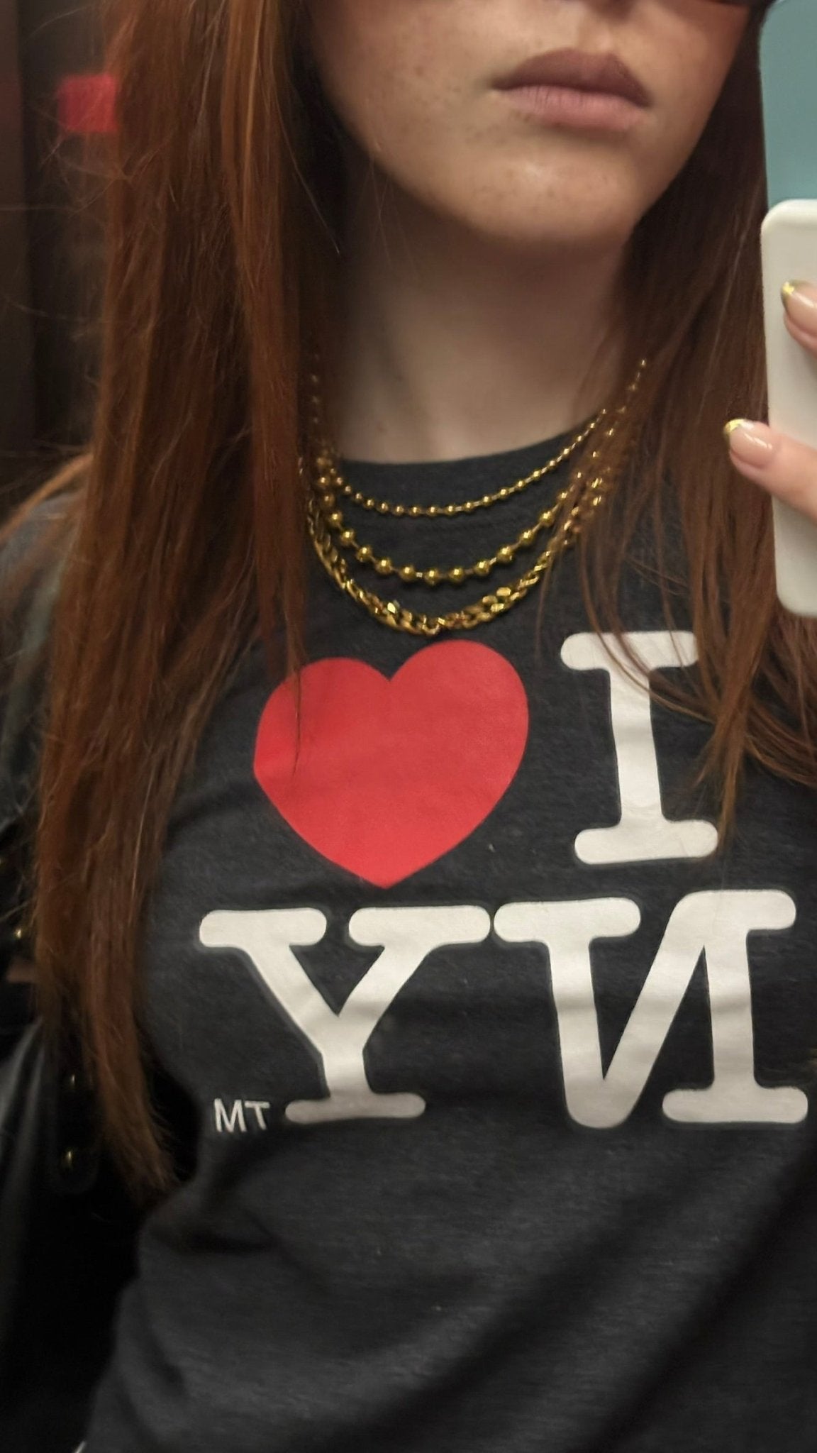 collier coco double chaine dorée porté par une femme luxlab collection