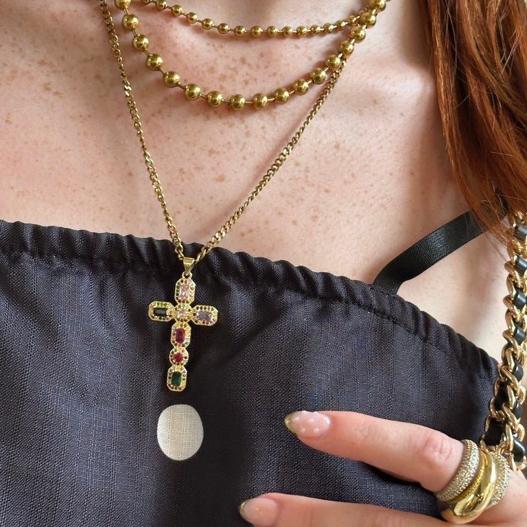 Collier croix Divine Energy – Acier inoxydable doré & zircons multicolores - Luxlab Collection