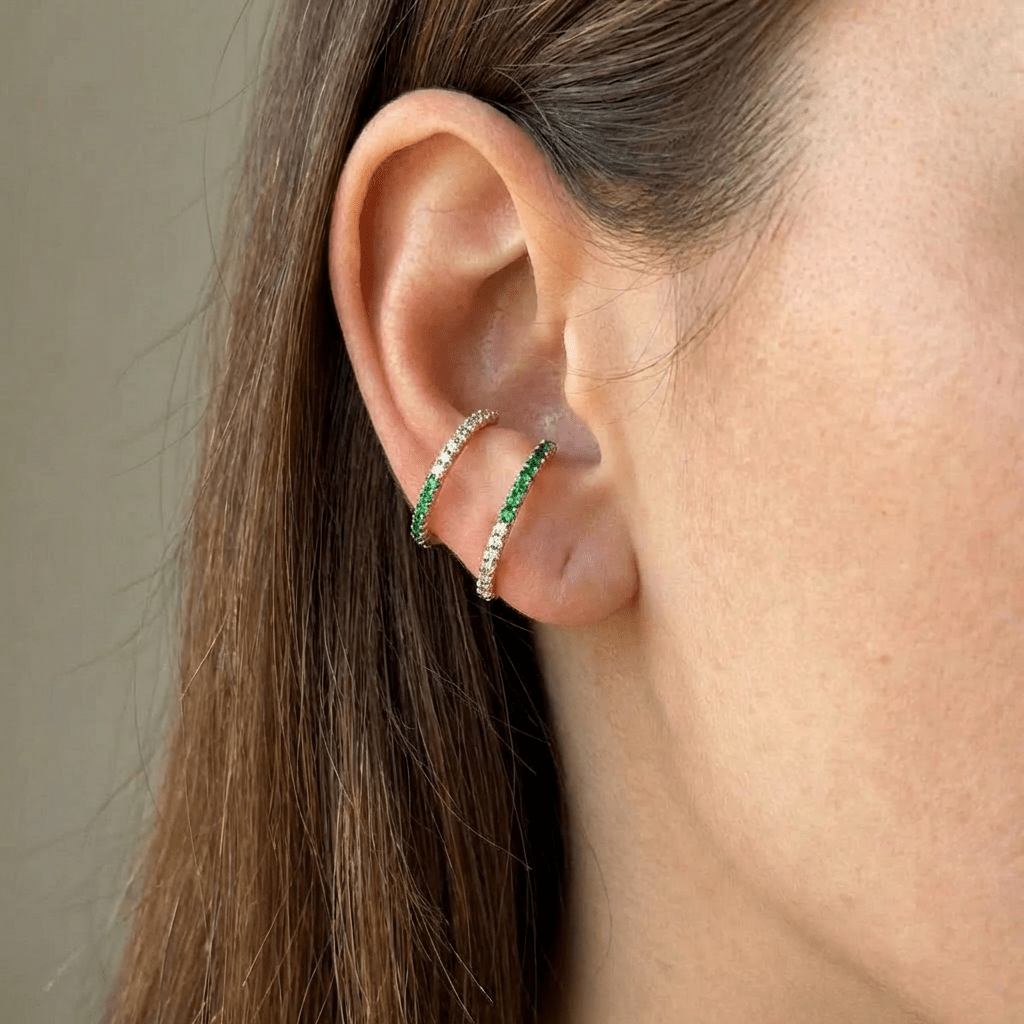 Mono boucle d’oreille Pavé Vertigo — vendue à l'unité Argent 925 plaqué or 18 carats & oxyde de zirconium verts et blancs - Luxlab Collection