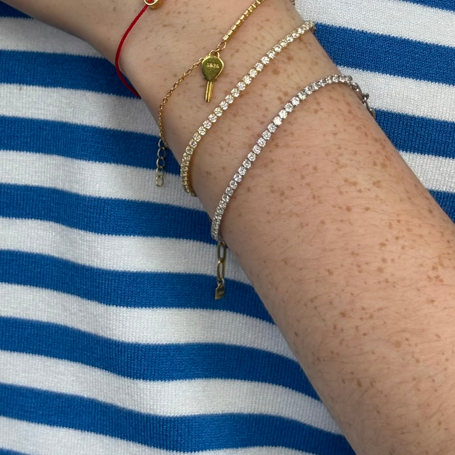Bracelet LUXE DREAM TENNIS Gold plaqué or porté, bijou à double intensité, avec zircons scintillants- vue portée version gold et silver 