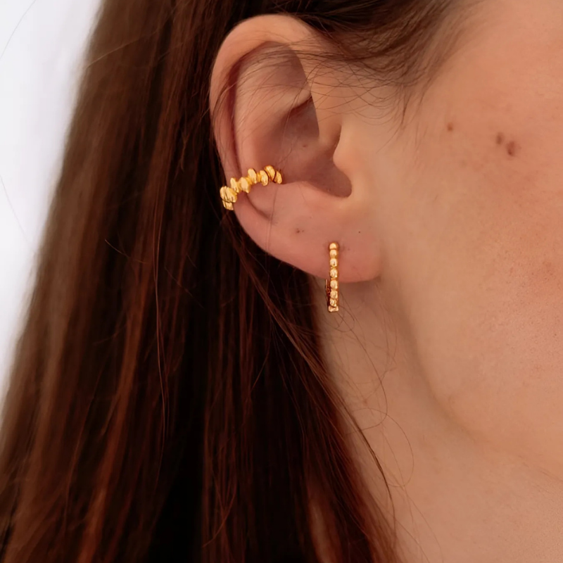 Ear cuff Glossy en argent 925 plaqué or 18k 3 microns - sans perçage- effet miroir- vue portée 