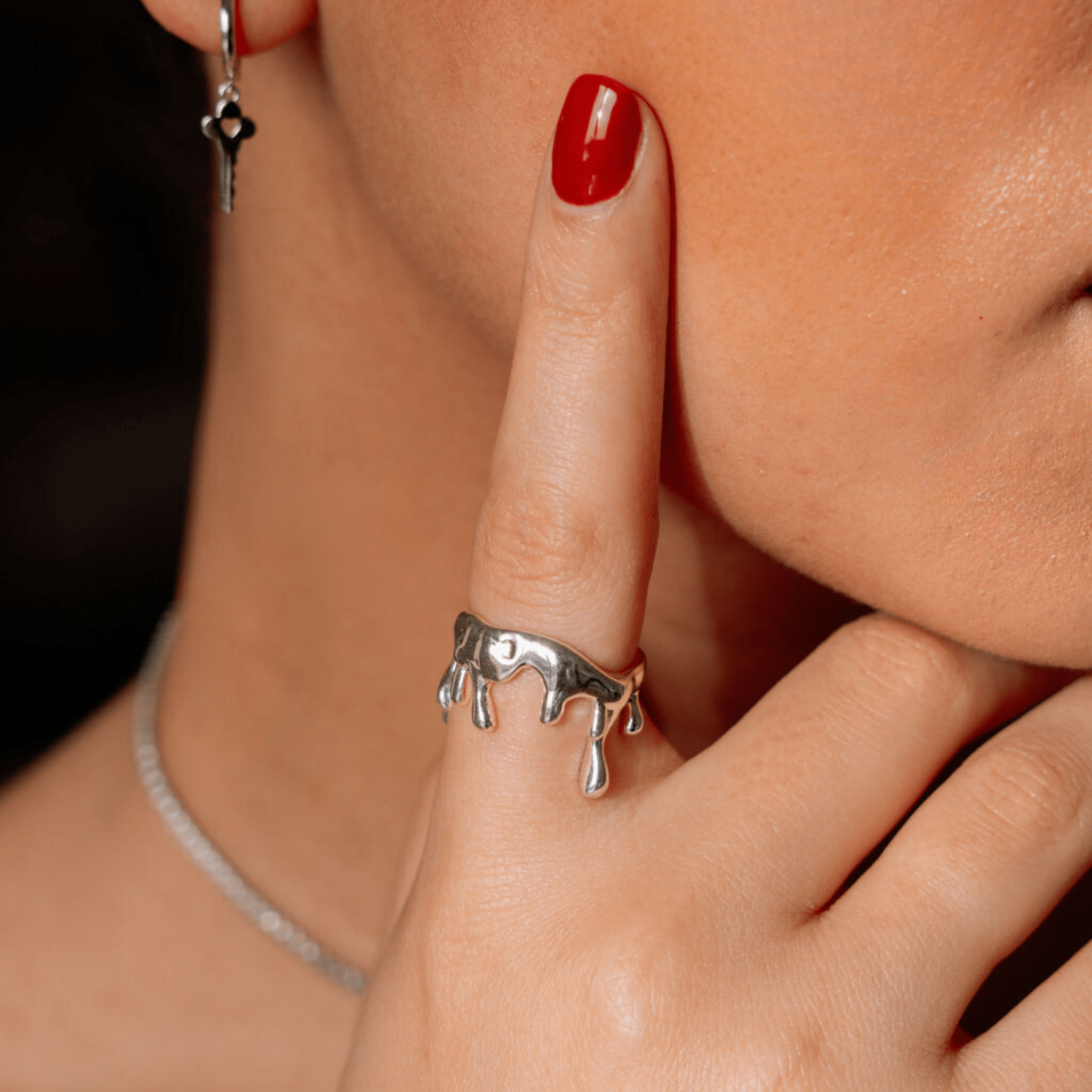 Bague SIENNA Silver : Luxlab Collection – La Forme Fluide Ajustable pour un Éclat Moderne. - Luxlab Collection