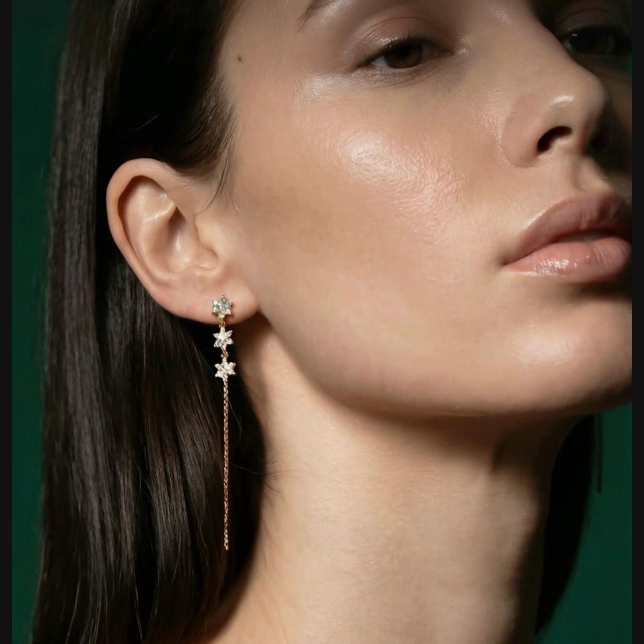 Boucles d'oreilles pendantes  Starlet  en argent plaqué or et 3 étoiles en zircons 