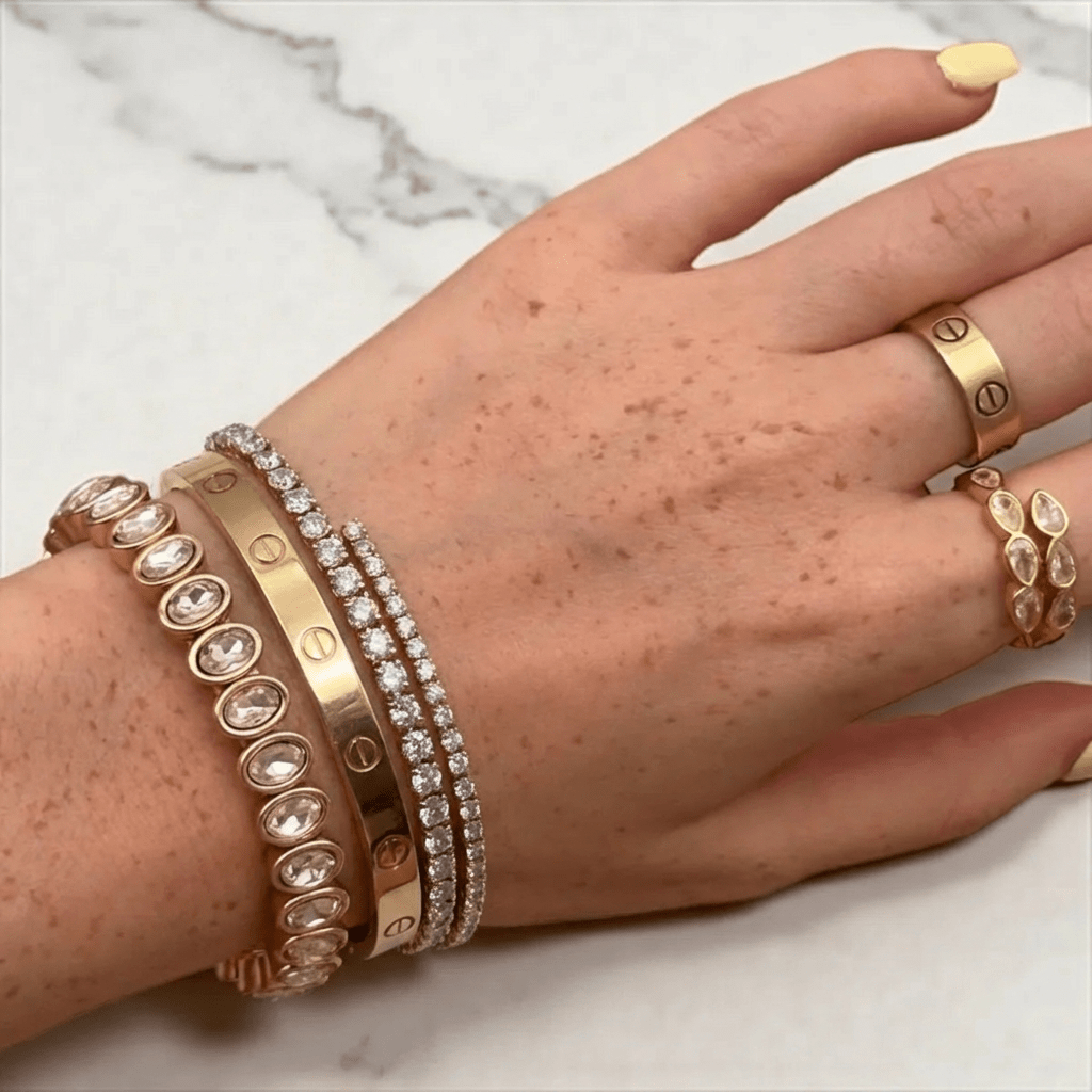 Bubble Gum Bracelet — Acier inoxydable & cristal rose - Luxlab Collection vue portée avec d'autres bijoux 