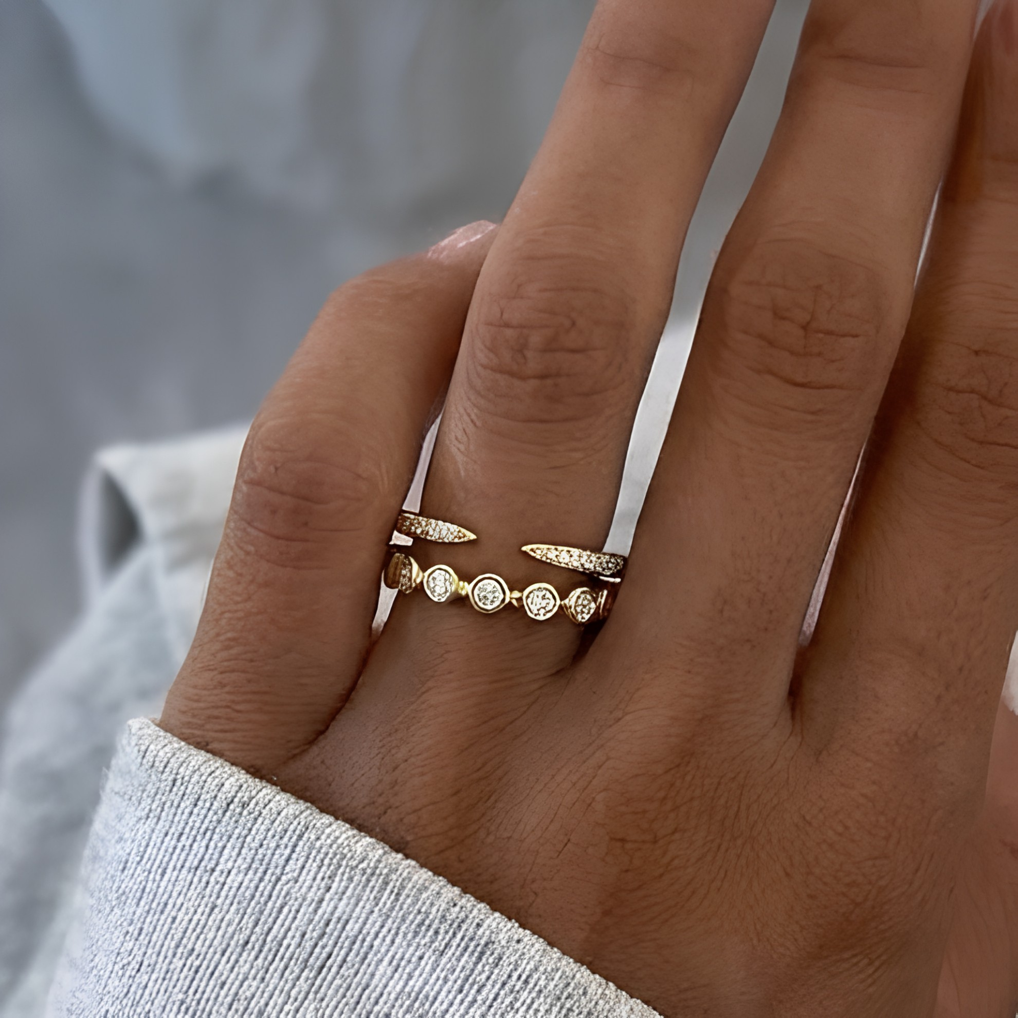 stack NINA + EDEN argent plaqué or 18k 3 microns luxlab Collection porté sur une main féminine 