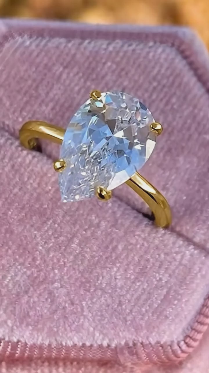 video de la bague 18k darling en zirocn grade 5A monté sur de l'argent plaqué or 