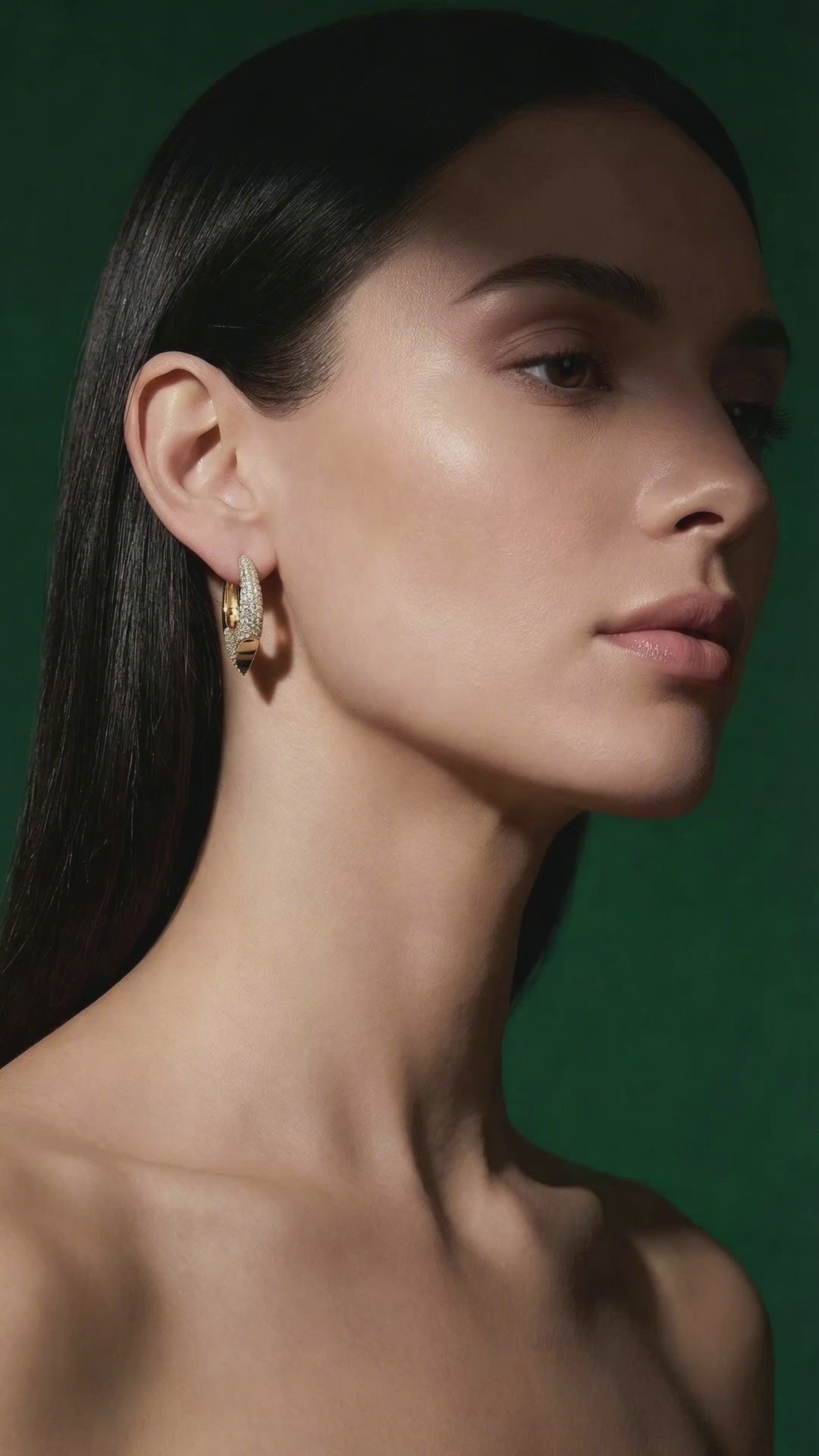 Boucles d'oreillesPavé Crush Gold portées 