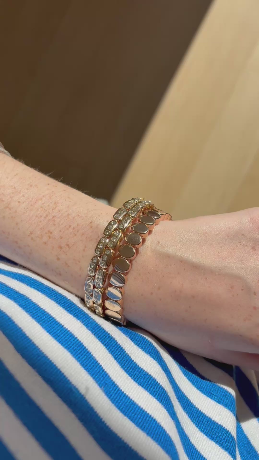 Bracelet Rosé all day porté avec le bracelet Electra de Luxlab ollection