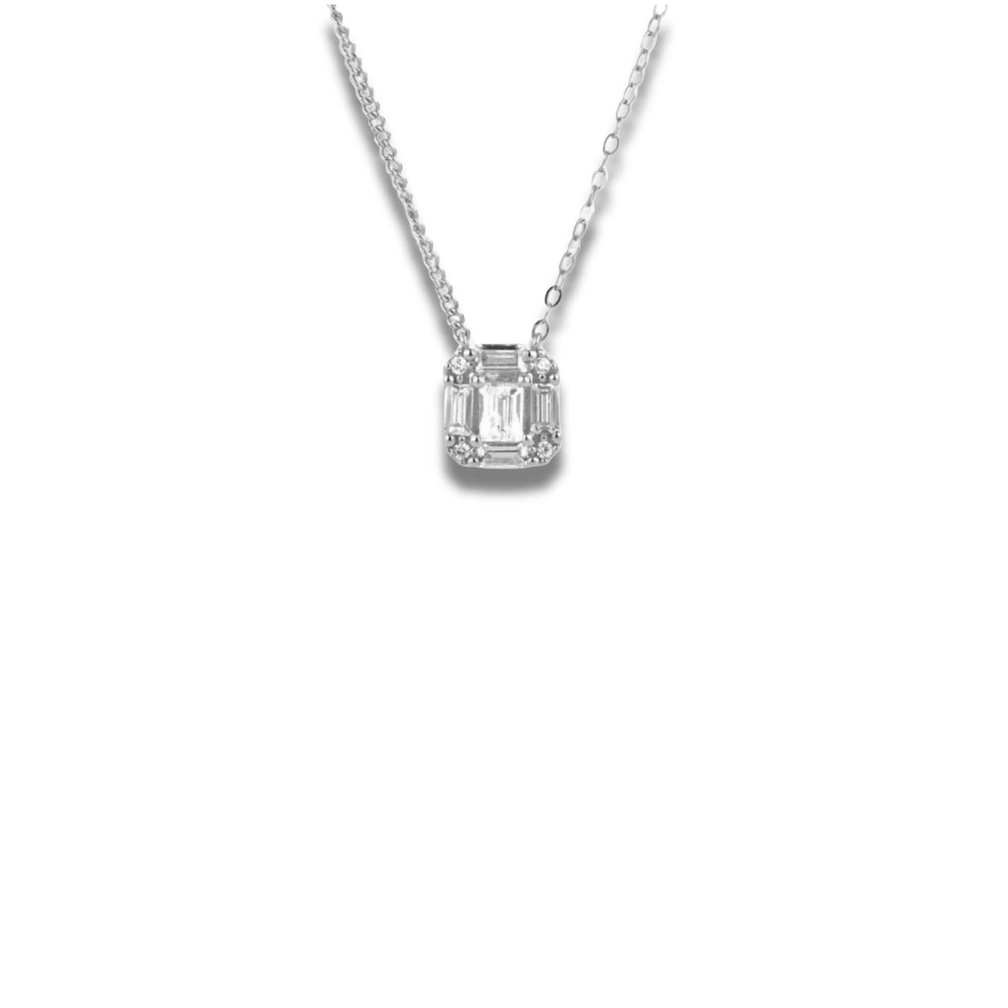Collier Studio Silver — pendentif solitaire halo zircons grade 5A en argent 925 rhodié. 40+5cm, waterproof, hypoallergénique. Élégance glacée, joaillerie accessible. Collection